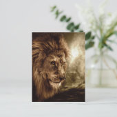 Lion tegen stormachtige hemel briefkaart (Staand voorkant)