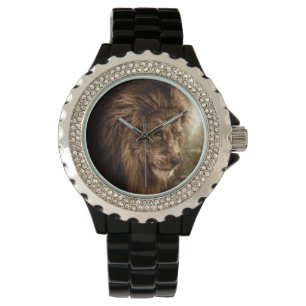 Lion tegen stormachtige hemel horloge