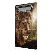 Lion tegen stormachtige hemel mini klembord (Angled2)