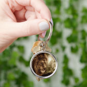 Lion tegen stormachtige hemel sleutelhanger (Hand)
