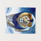 Lion Walking in Winter Snow Wandkleed (Voorkant (horizontaal))