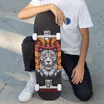 Lion Warrior Aangepaste persoonlijke naam Persoonlijk Skateboard<br><div class="desc">Lion Warrior Custom Personalized Name Skateboard biedt uw persoonlijke naam in moderne typografie met een krijgerleeuw op een zwarte achtergrond. Personaliseer door de tekst in het verstrekte tekstvakje uit te geven. Geef een aangepast geschenk, een gepersonaliseerd skateboard aan je favoriete skateboarder voor Kerstmis, verjaardag of je BFF. Ontworpen door ©Evco...</div>
