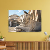 Lionbeeld voor de historische kerk canvas afdruk (Insitu (Woonkamer))