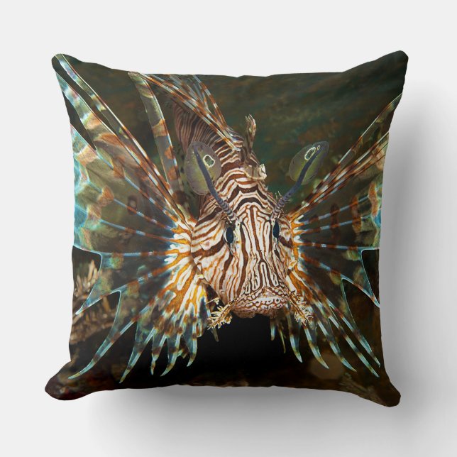 Lionfish van dichtbij! Zeer close en intense foto  Kussen (Voorkant)