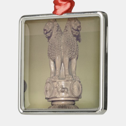 Lionkapitaal van de pijler van keizer Ashoka Metalen Ornament (Links)