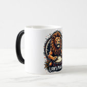 Lion's Drum Parade grappige kunst: Majestic Lion P Magische Mok (Voorkant links)