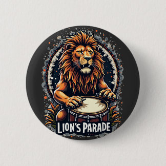 Lion's Drum Parade grappige kunst: Majestic Lion P Ronde Button 5,7 Cm