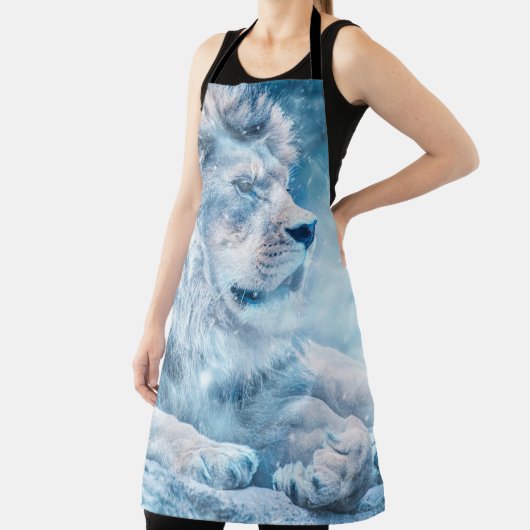 Lionsneeuw die op een kunstdier ligt schort (Insitu)