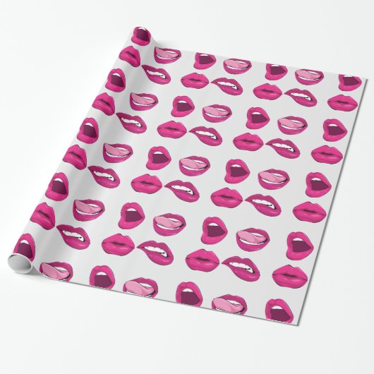 lippenstift hot-pink op zilvergrijze cadeauverpakk cadeaupapier (Uitgerold)