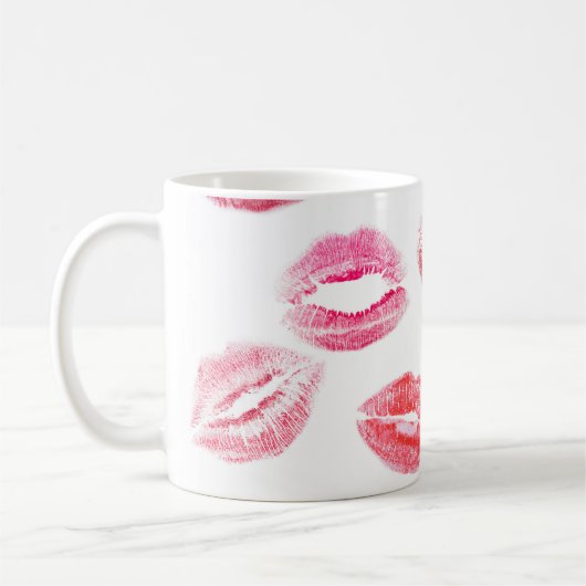 Lippenstift prints: diverse vrouwenlippen. koffiemok (Links)