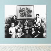 Lips waarmee Liquor wordt geraakt - Temperance Lea Canvas Afdruk (Insitu (Houten vloer))