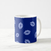Lipstick Kisses Seamless Pattern - Blue Tones Koffiemok (Voorkant rechts)
