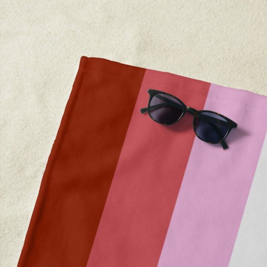 Lipstick Lesbian Pride flag Strandlaken (In situ)