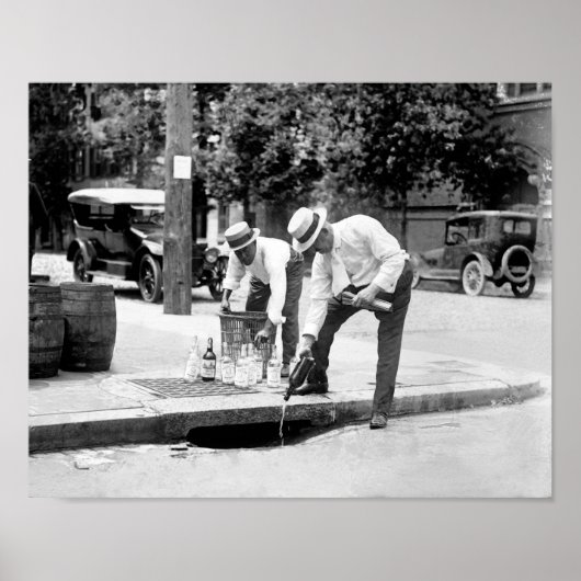 Liquor Down the Drain - Prohibition Era - 1921 Poster (Voorkant)