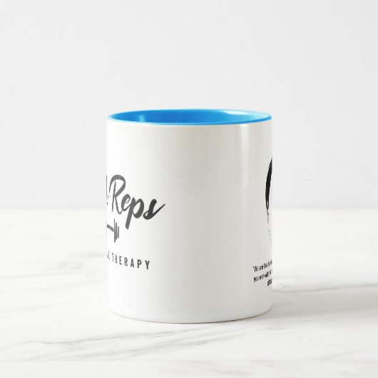 Lisa Mok Mok (Center)