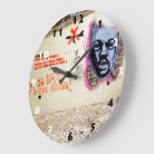 LISSABON GRAFFITI ART MET ZWARTE EN WITTE NUMMERS GROTE KLOK (Hoek)