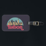Lissabon Portugal City Skyline  Cityscape Bagagelabel<br><div class="desc">en retro-stadsplan met prachtige skyline, toeristische attractie en cityscape art. Koelwolkenkrabber en bouwartikelen voor silhouette-illustratie voor toeristen en reizigers. Perfect als souvenir om terug naar huis te brengen wanneer je op reis bent. Bespaar de herinnering aan uw reis en vakantie met familie en vrienden. De achtergrondkleur kan aan uw gewenste...</div>