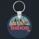 Lissabon Portugal City Skyline  Cityscape Sleutelhanger<br><div class="desc">en retro-stadsplan met prachtige skyline, toeristische attractie en cityscape art. Koelwolkenkrabber en bouwartikelen voor silhouette-illustratie voor toeristen en reizigers. Perfect als souvenir om terug naar huis te brengen wanneer je over de wereld reist. Bespaar de herinnering aan uw reis en vakantie met familie en vrienden. De achtergrondkleur kan aan uw...</div>