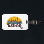 Lissabon Portugal City Skyline Retro Cityscape Art Bagagelabel<br><div class="desc">en retro-stadsplan met prachtige skyline, toeristische attractie en cityscape art. Koelwolkenkrabber en bouwartikelen voor silhouette-illustratie voor toeristen en reizigers. Perfect als souvenir om terug naar huis te brengen wanneer je op reis bent. Bespaar de herinnering aan uw reis en vakantie met familie en vrienden. De achtergrondkleur kan aan uw gewenste...</div>