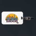 Lissabon Portugal City Skyline Retro Cityscape Art Bagagelabel<br><div class="desc">en retro-stadsplan met prachtige skyline, toeristische attractie en cityscape art. Koelwolkenkrabber en bouwartikelen voor silhouette-illustratie voor toeristen en reizigers. Perfect als souvenir om terug naar huis te brengen wanneer je op reis bent. Bespaar de herinnering aan uw reis en vakantie met familie en vrienden. De achtergrondkleur kan aan uw gewenste...</div>