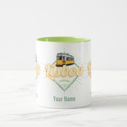 Lissabon Portugal met feestdag met Retro Tram Mok (Midden)