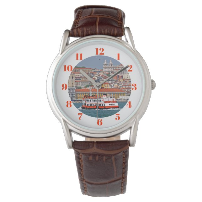 Lissabon skyline met oude veerboot op de Taag Horloge (Voorkant)