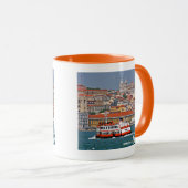 Lissabon skyline met oude veerboot op de Taag Mok (Voorkant rechts)
