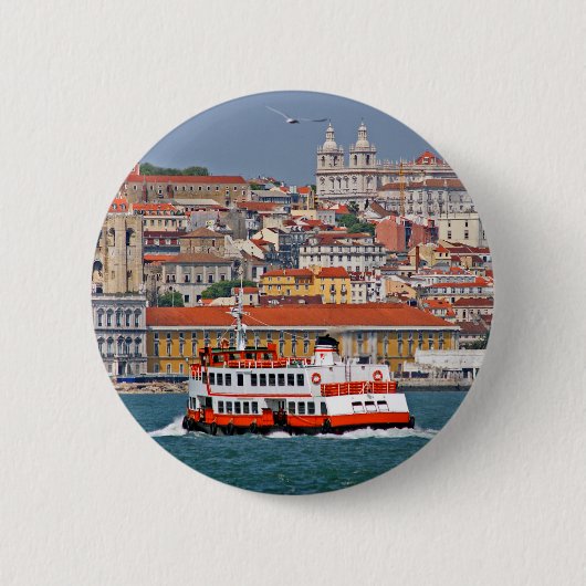 Lissabon skyline met oude veerboot op de Taag Ronde Button 5,7 Cm (Voorkant)