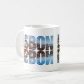 Lissabon tekst samengesteld oude stad uitzicht met koffiemok (Voorkant links)