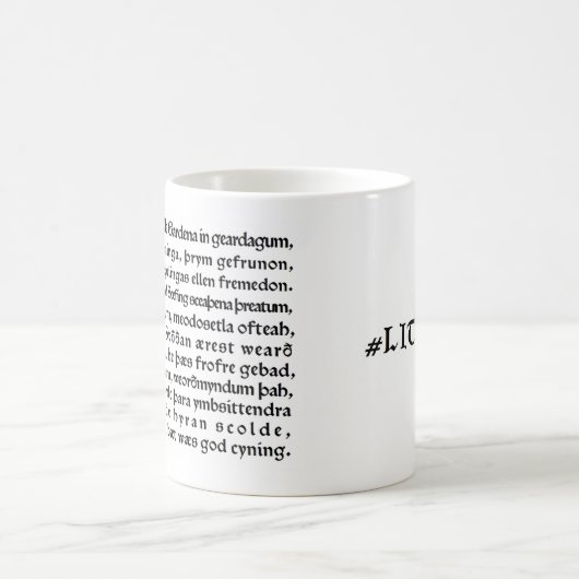 Lit Geek Mok "Hwaet Old English" Beowulf. Kapitaal (Center)