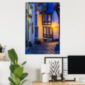 Lit Street Lamp op Cobbling Street Poster (Thuiskantoor)