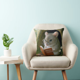 Literaire muis in een gezellig boomgat kussen