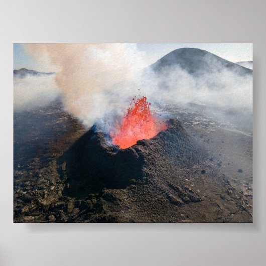 Litli Hrutur volcano eruption in Iceland Poster (Voorkant)