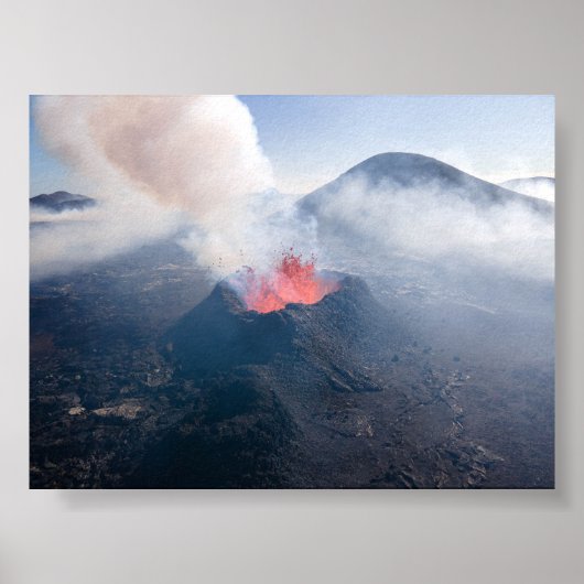 Litli Hrutur volcano eruption in Iceland Poster (Voorkant)