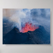 Litli Hrutur volcano eruption in Iceland Poster (Voorkant)