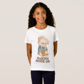 Little Baker Cat: Cozy Morning Kneading Art T-shirt (Voorkant volledig)