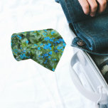 Little Blue Brunnera Flowers Floral Pattern Stropdas<br><div class="desc">Kleed je in stijl met dit stijlvolle stropdas met een afbeelding van kleine,  blauwe Brunnera-bloemen en -bladeren in een herhalend tegelpatroon.</div>