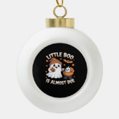 Little Boo Is Almost Due - Halloween Pregnancy Rev Keramische Bal Ornament (Voorkant)