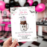 Little Boo Milkshake Halloween Ghost Meisje Baby Kaart<br><div class="desc">Sweet little boo ghost girl baby shower thema met waterverf illustratie van een halloween thema mason jar ghost milkshake overgoten met roze sprinkles,  vleermuis,  en "Welcome baby" topper met roze stro. Border heeft grijze waterverf design,  roze confetti en vleermuizen.</div>