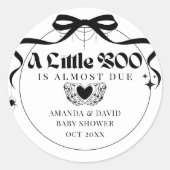 Little Boo Minimal Gothic Halloween Baby shower Ronde Sticker (Voorkant)