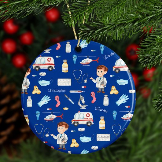 Little Boy Doctor Medical Pattern met Name, Blue Keramisch Ornament