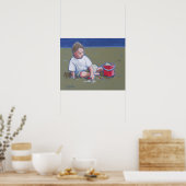 LIttle Boy en Sandcastle op Beach Poster (Keuken)
