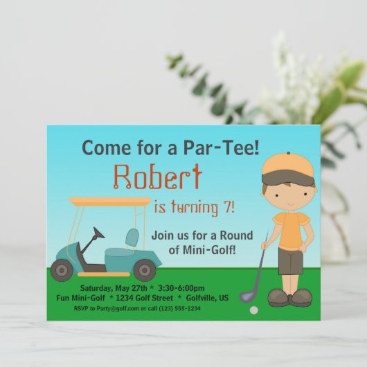 Little Boy Golfer Birthday Party Invitation Kaart (Staand voorkant)