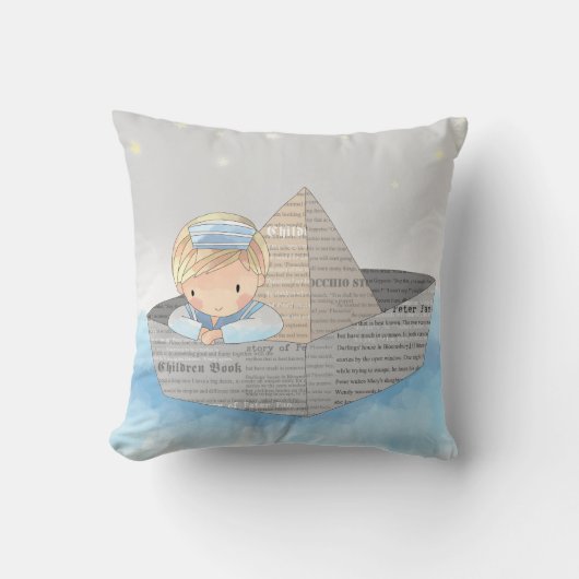 Little Boy in Dream Boat Accent Pillow Kussen (Voorkant)
