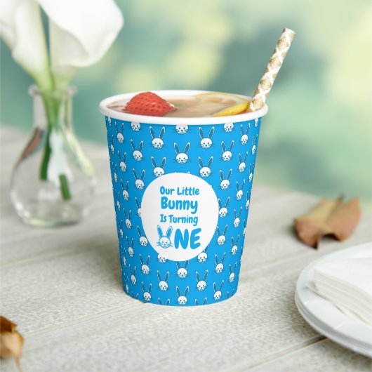 Little Bunny First Birthday Papieren Bekers (Insitu)