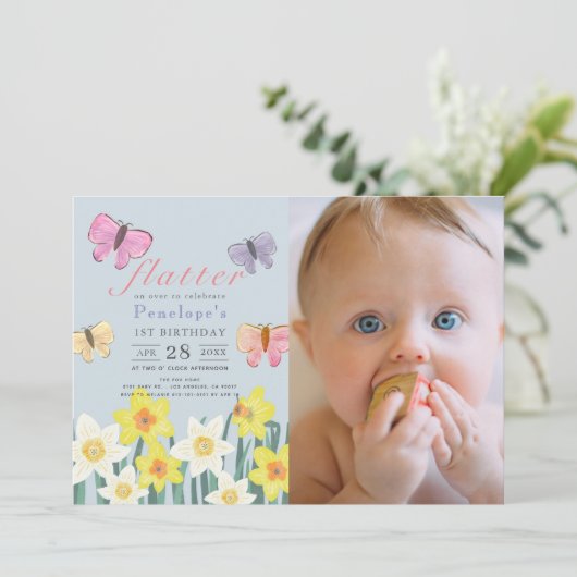 Little Butterfly Daffodil Girl 1st Birthday Foto Kaart (Staand voorkant)