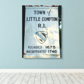 Little Compton, RI opgericht teken Wrapped Canvas Afdruk (Insitu (Houten vloer))