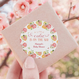 Little Cutie is op weg naar Baby shower Favor Ronde Sticker