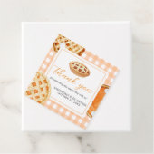 Little Cutie Pie Gingham Baby shower Square Bedankjes Labels (In situ)