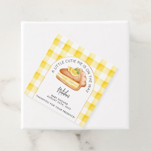 Little Cutie Pie Yellow Gingham geruite Baby showe Bedankjes Labels (In situ)